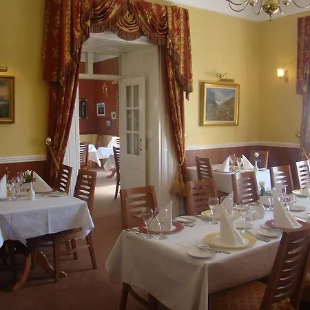 Killeen House And Rozzers Restaurant Hotel 3*